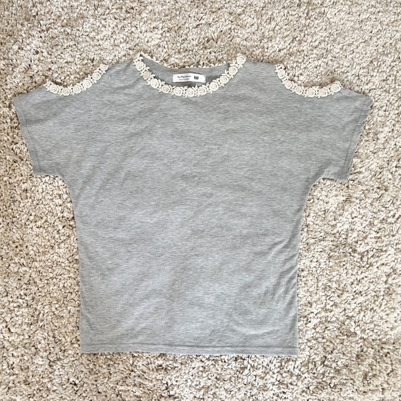 Cute Gray Top With Crochet Detail and Open Shoulder Size Small - Picture 7 of 8
